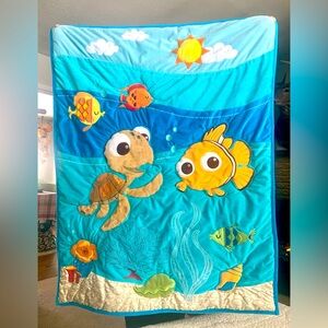 Disney Baby Finding Nemo Squirt Crib Quilt Comforter